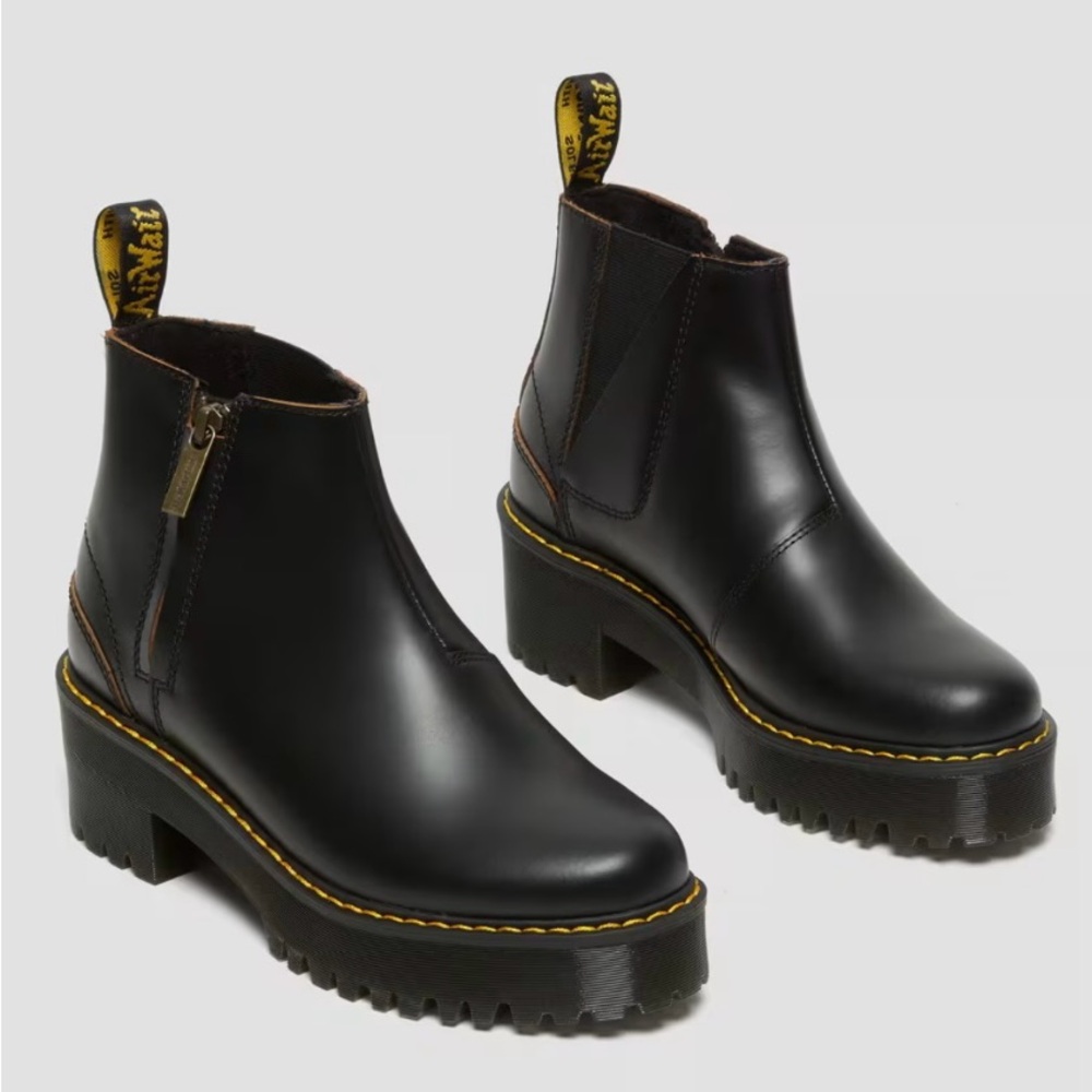 Dr. Martens Rometty II Vintage Smooth Leather Chelsea Boots Women’s Size US 7